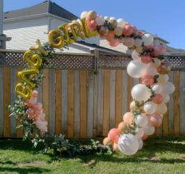circular arch for baby announcement