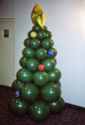 Balloon Christmas tree sculpture