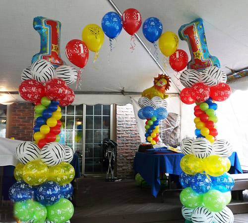child's first birthday balloon arch