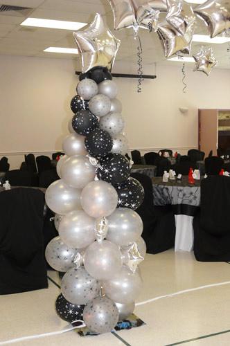 Black and white balloon column