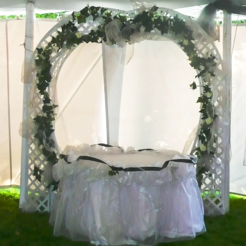 arches & columns heart-shaped or round lattice arch