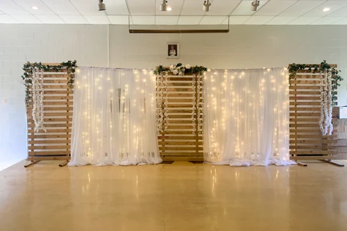 organza with lights and wooden slat section