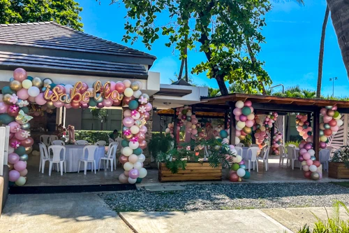 balloon arch and other balloon decor at a child