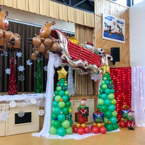 balloon Christmas trees and Santa