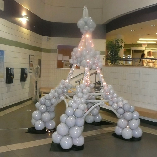 balloon Eiffel tower for prom theme