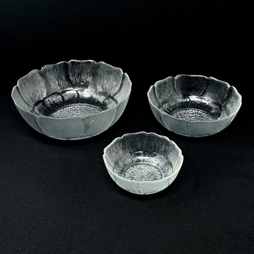 glass bowls in different sizes
